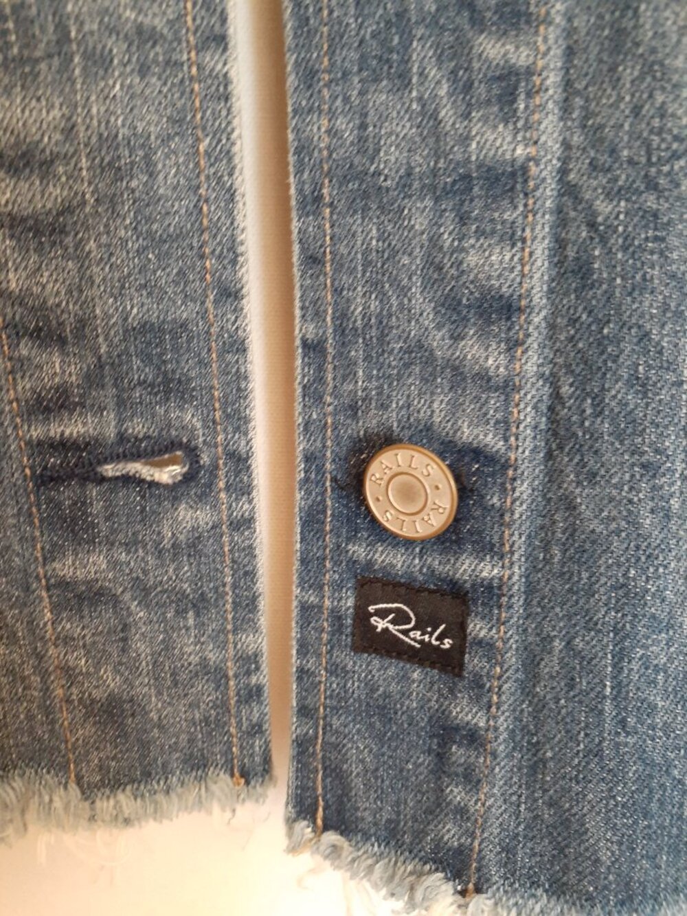 Rails Cropped Denim Jacket - Picture 4 of 15